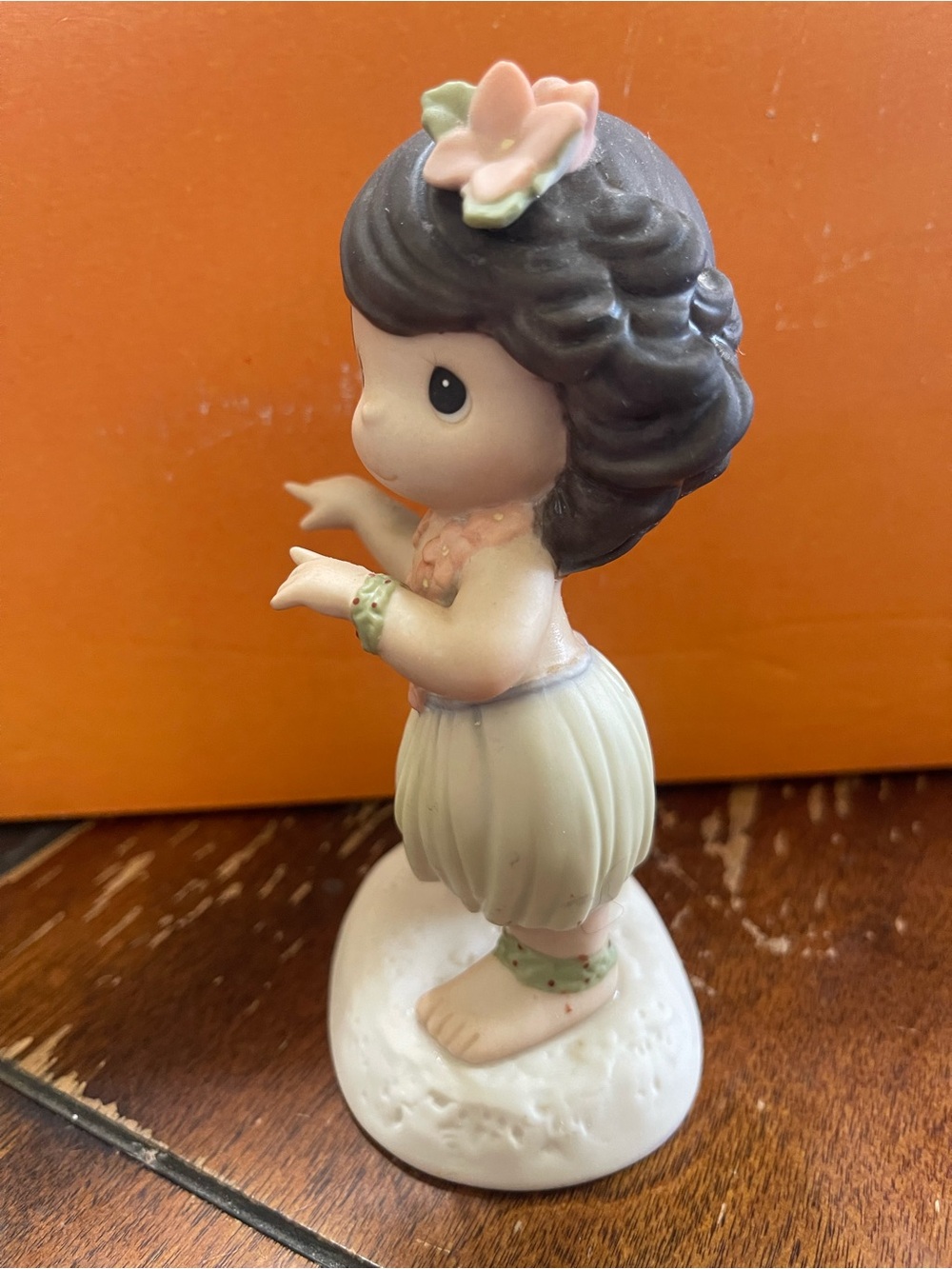 Precious Moments Porcelain Hula Girl Figurine with Floral Lei - Pastel Colors - Picture 2 of 5